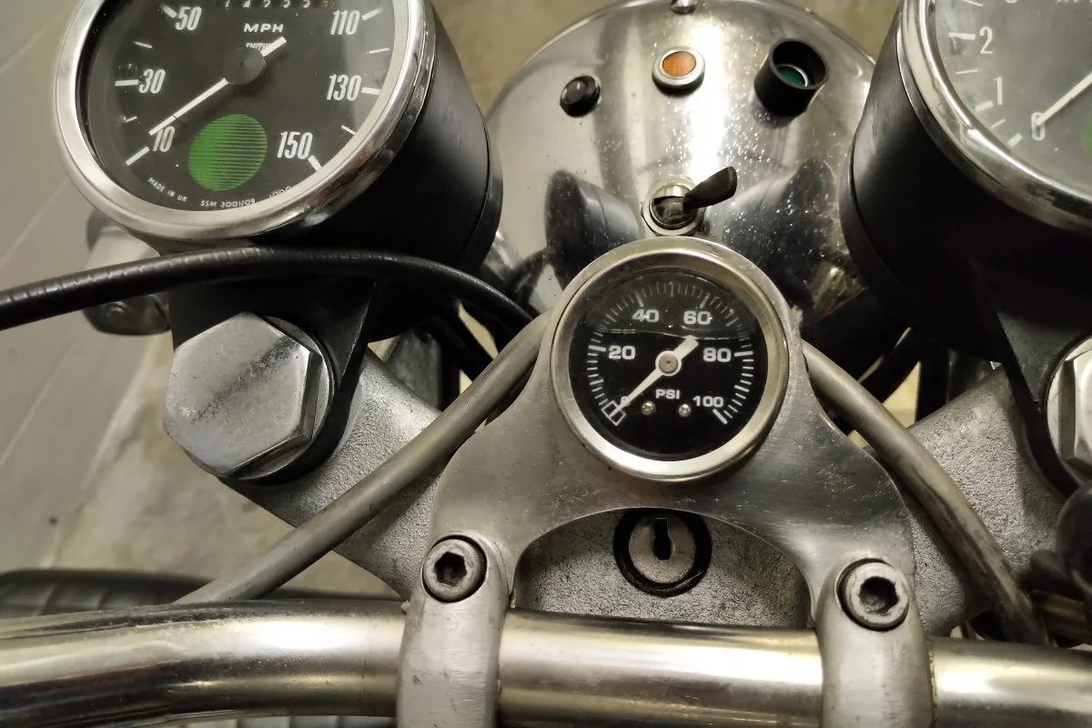 Oil Pressure Gauge...CBS (2018)