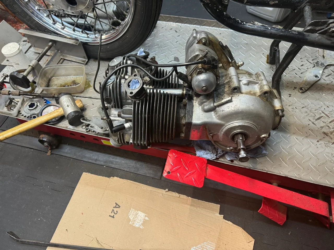 Triton T120R pre-unit engine