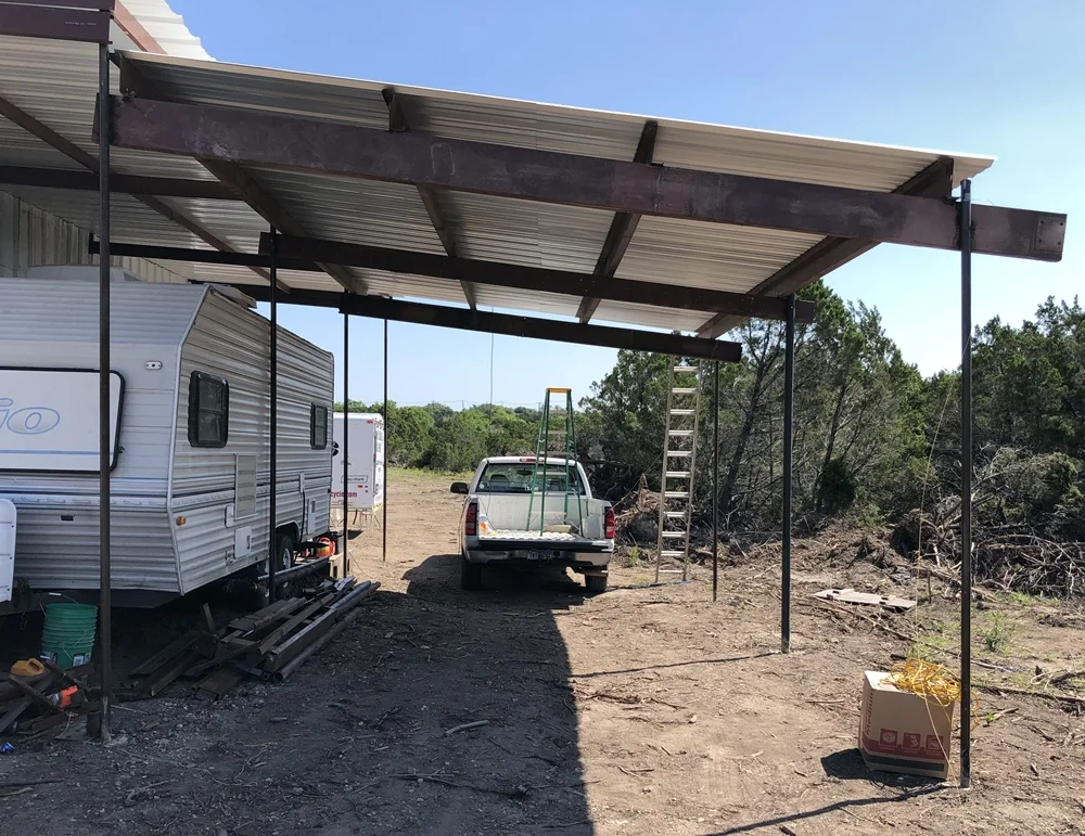 The new shop/hangar is taking shape...