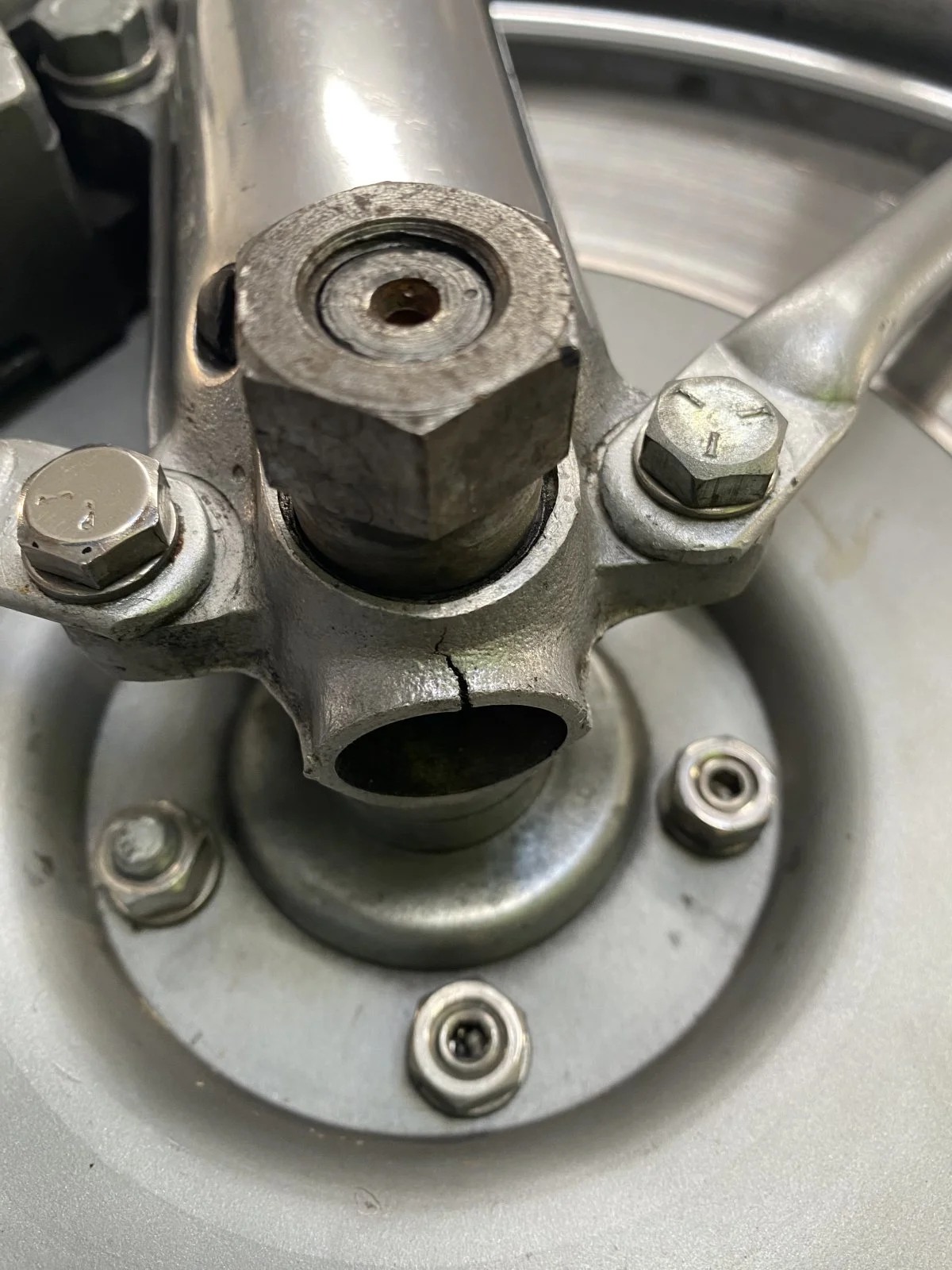 Fork Slider cracking below the axle