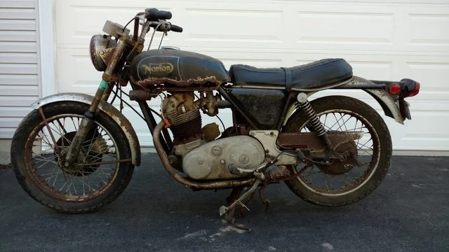 A journey-1972 Commando Roadster