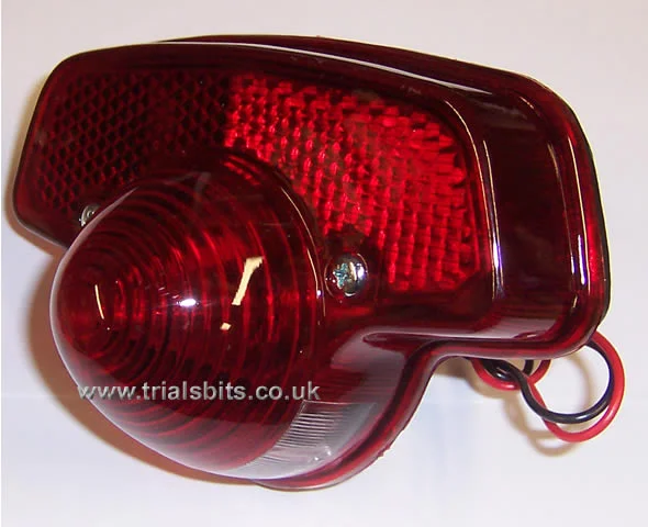 Rear lamp lens...has no reflector??