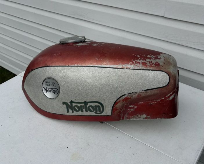 rare fastback silver/red fuel tank and tail