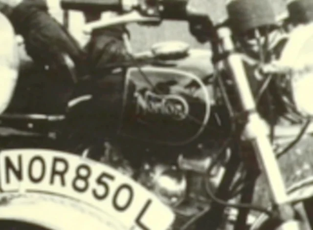 Please help identify the correct pin stripe scheme for a 73 Commando 750 ( if there is one).