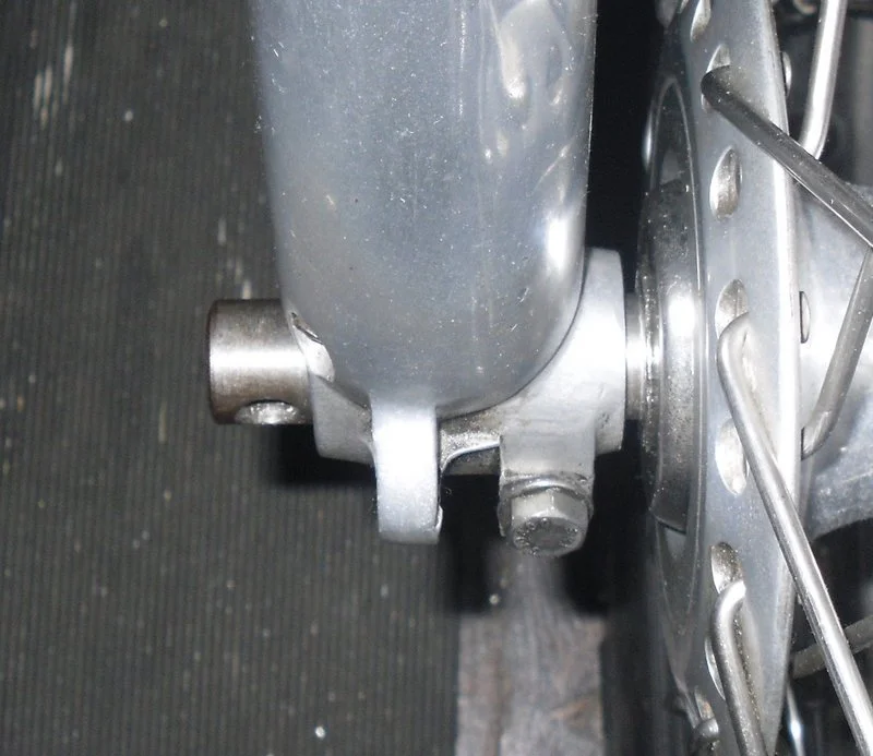 Commando Disc Front Wheel Sitting Off Centre