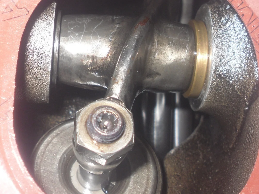 Rocker alignment with valve stem