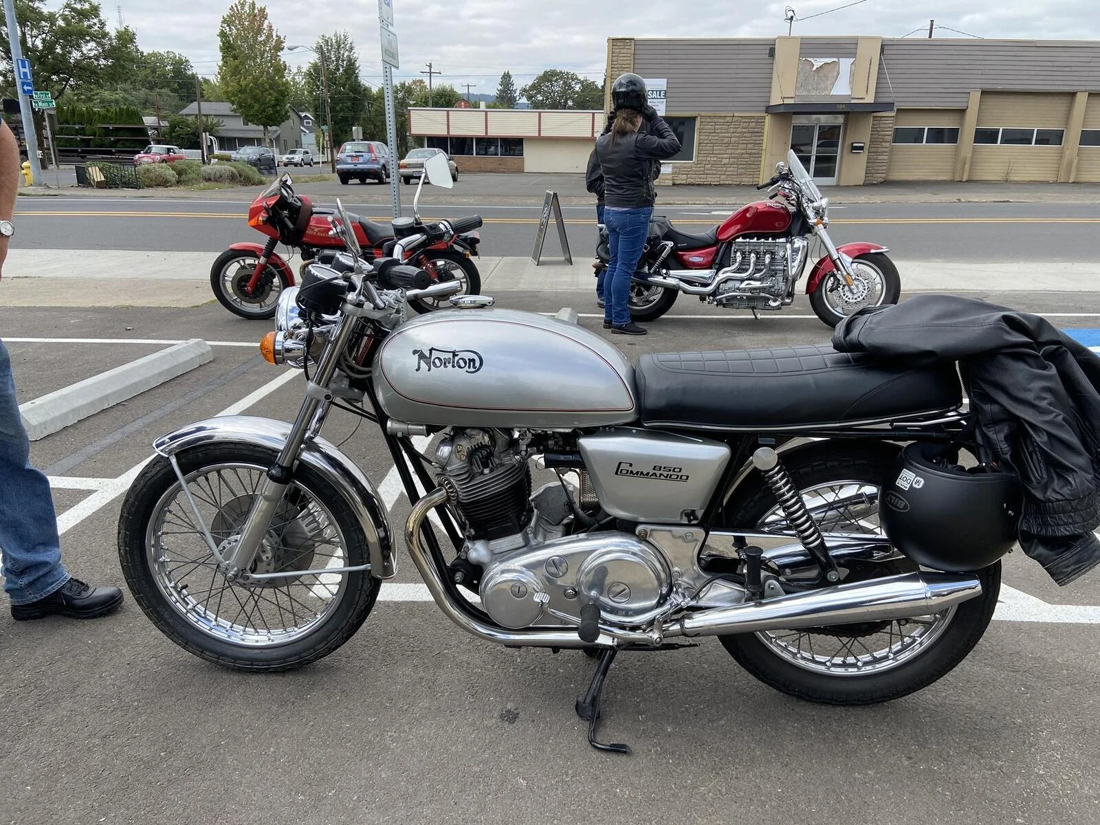 Oregon Norton Club at the Cafe