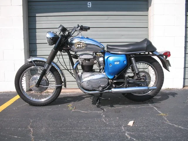 A journey-1972 Commando Roadster