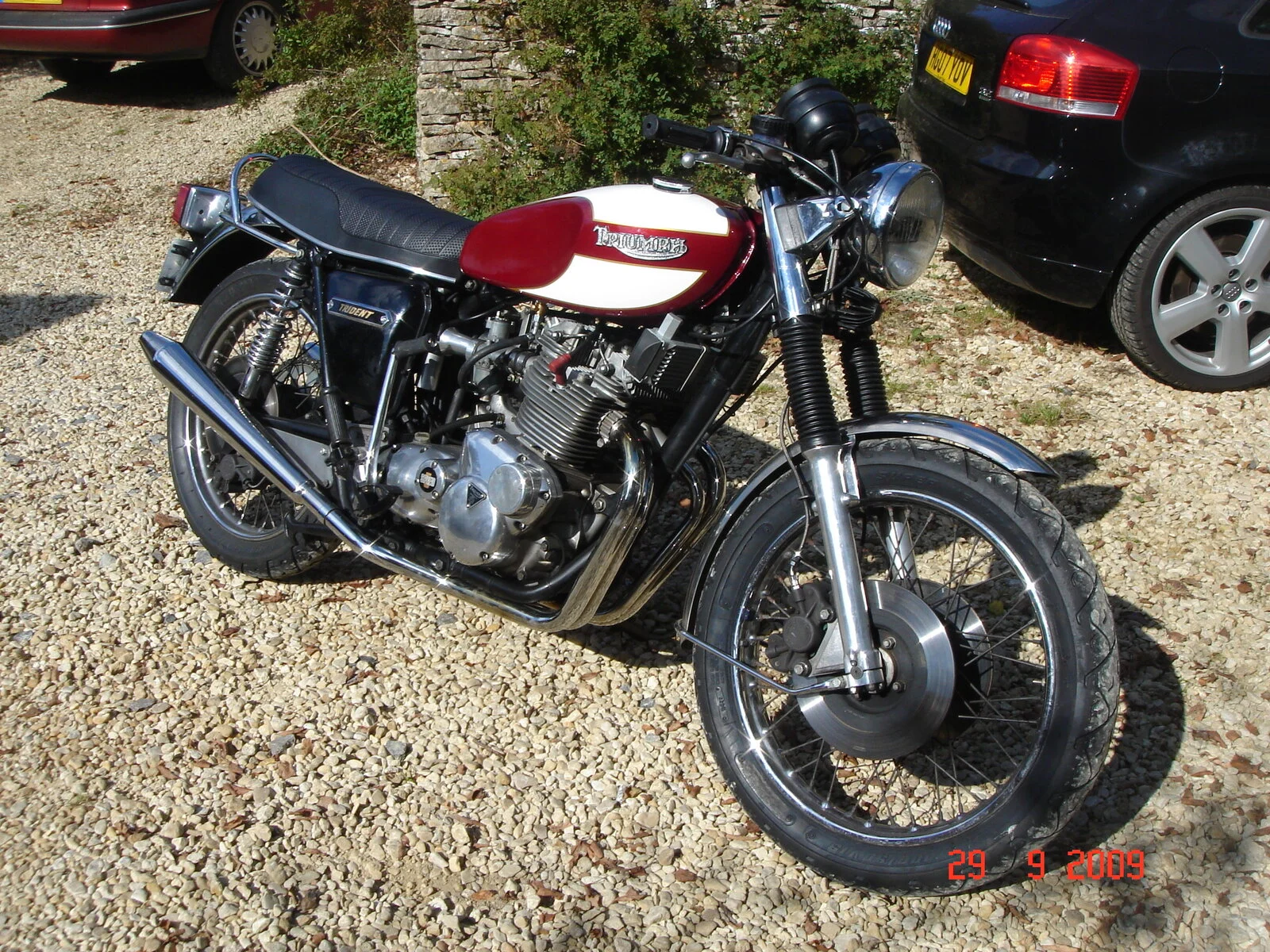 Pictures of your Triumph T160 or similar .