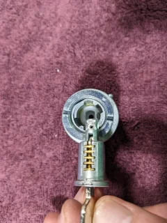 What lube? Assembling ignition lock 03.3044 into ignition master switch 06.6395.