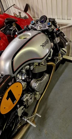 Pictures of your Norton 961