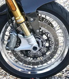 Carbon Wheels on ABS Norton 961