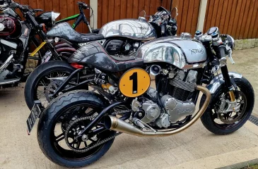 Pictures of your Norton 961