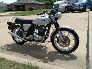 Debby's 1974 850 Norton Commando