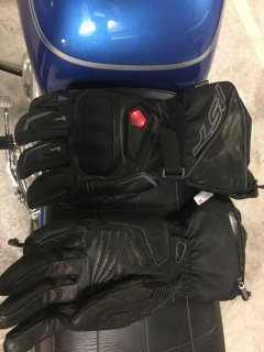Heated gloves
